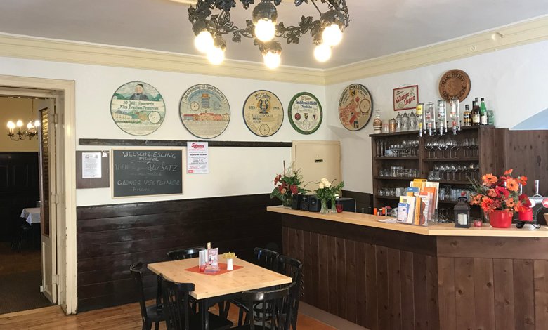 Essen und gedeckter Tisch im Alten Bräuhaus